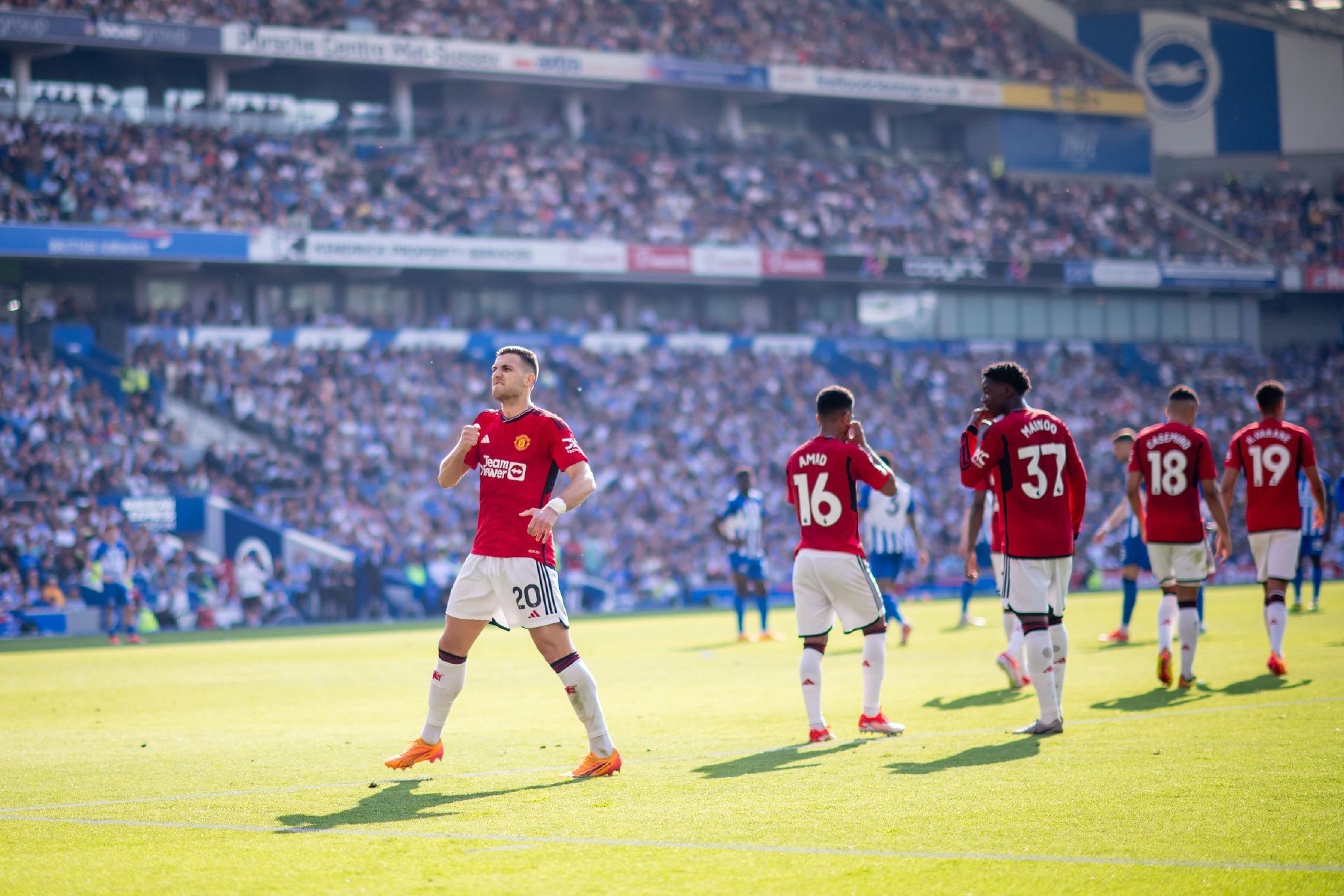 不讳地表示 不讳地表示